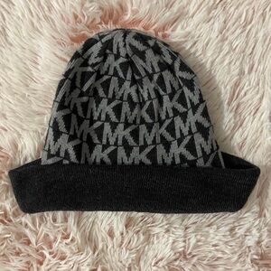Michael Kors MK Logo Knit Beanie Hat Black Gray